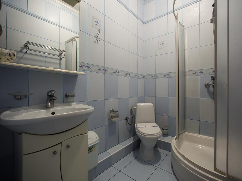 Gala Hotel Kamjanets-Podilskyi Værelse billede