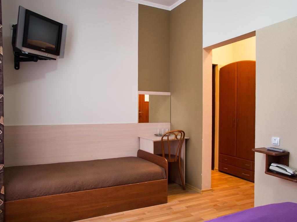 Gala Hotel Kamjanets-Podilskyi Værelse billede