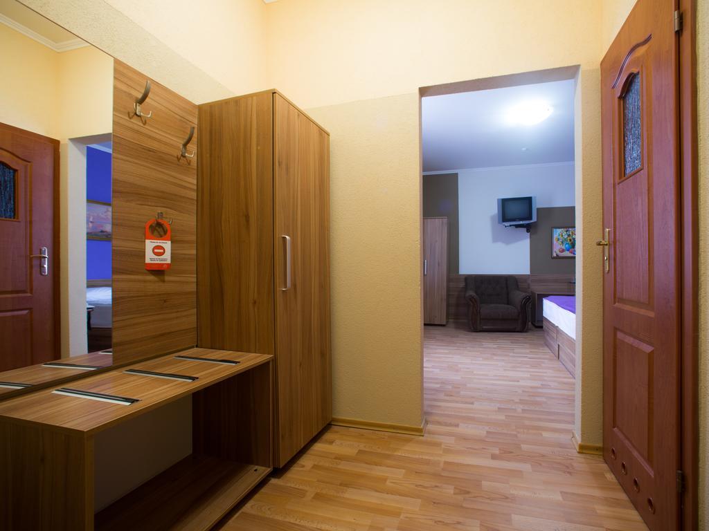 Gala Hotel Kamjanets-Podilskyi Værelse billede